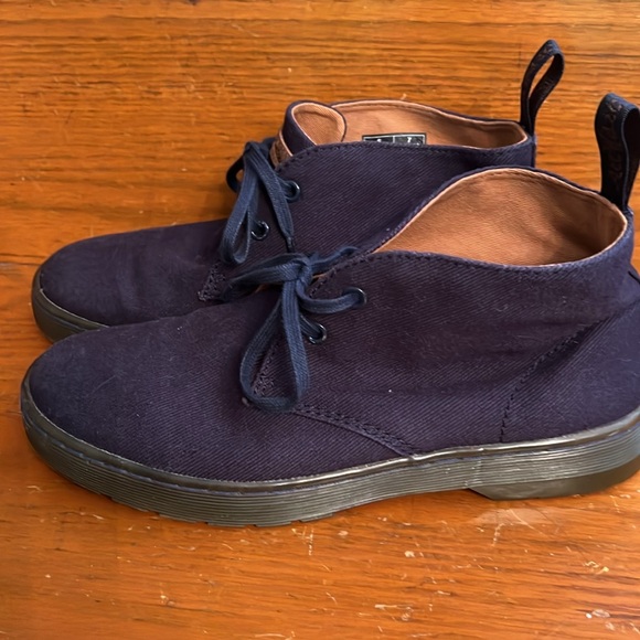 Dr. Martens W7, M8 navy low lace up ankle boot, not leather, canvas material - Picture 5 of 5